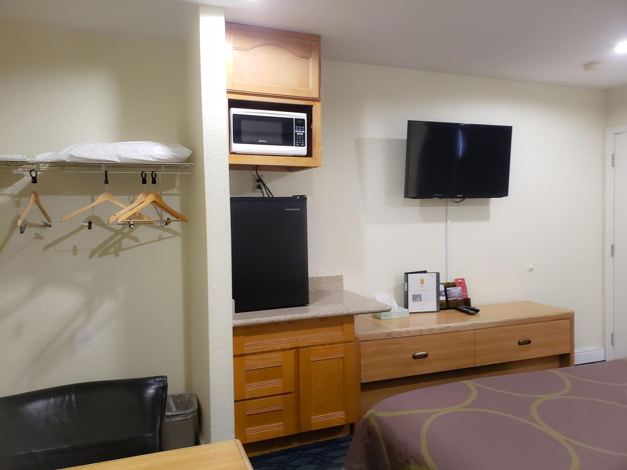Super 8 by Wyndham Auburn Hotel Bagian luar foto