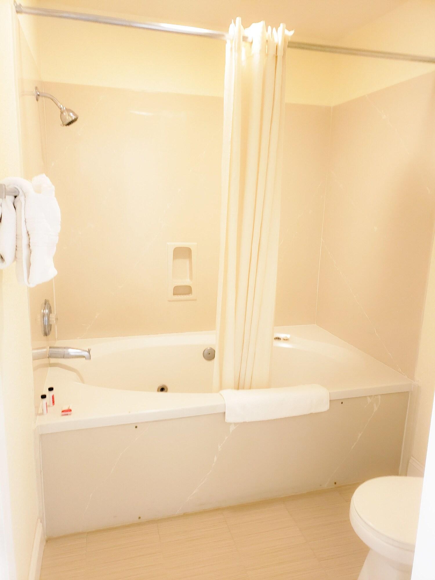 Super 8 by Wyndham Auburn Hotel Bagian luar foto
