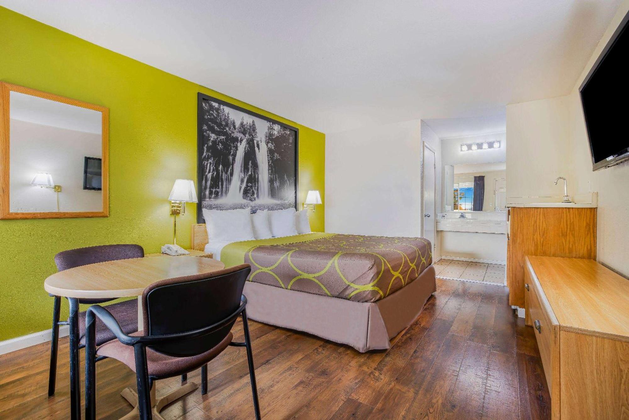 Super 8 by Wyndham Auburn Hotel Bagian luar foto