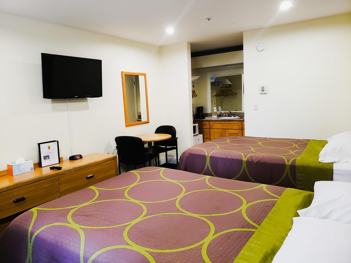 Super 8 by Wyndham Auburn Hotel Bagian luar foto